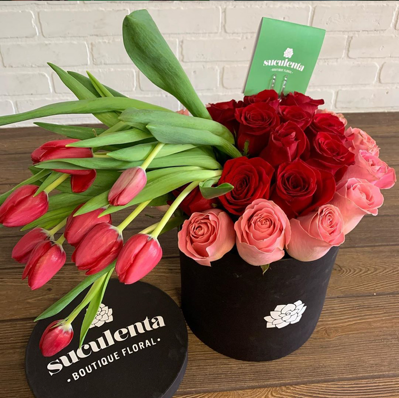 Flower box 24 rosas y tulipanes